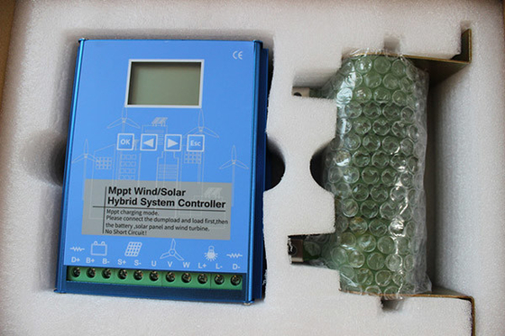 Viento y regulador híbrido solar Connected With Battery 12V 24V 800W de MPPT